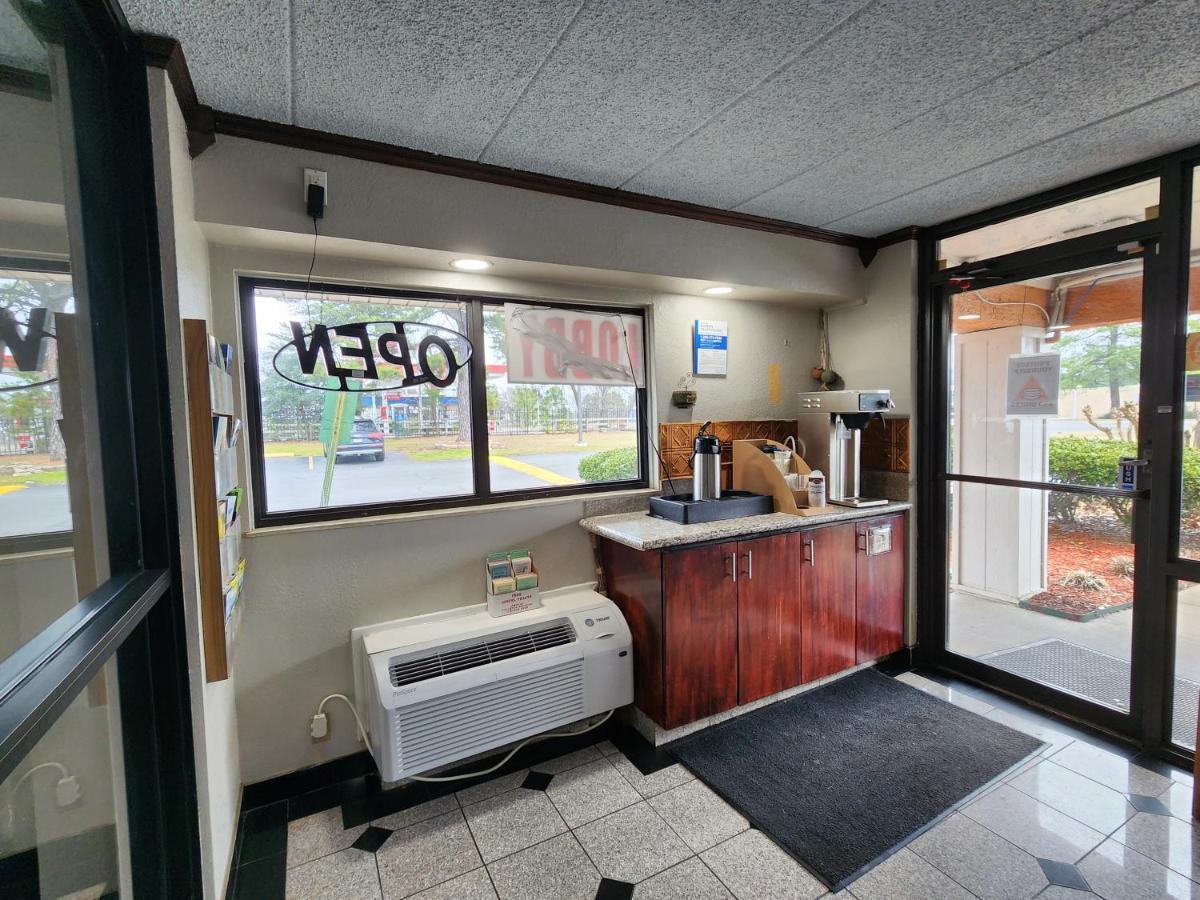 Americas Best Value Inn And Suites Little Rock Exterior photo